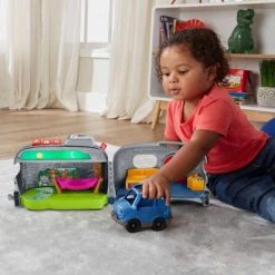 Fisher-Price Little People Light-up Learning Camper Playset